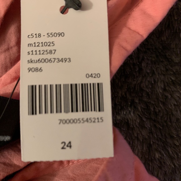 Long sleeve blouse with eyelet at bottom - Picture 2 of 3